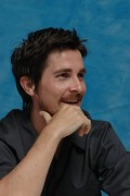 Кристиан Бэйл (Christian Bale) 'Batman Begins' Press Conference (2005) 5c1894356890445