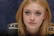 Дакота Фаннинг (Dakota Fanning) "The Runaways" press conference (Luxe hotel, Sunset Boulevard in Los Angeles, 2010-03-11) 60015f357066922