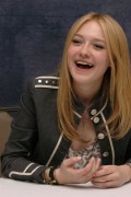 Дакота Фаннинг (Dakota Fanning) "The Runaways" press conference (Luxe hotel, Sunset Boulevard in Los Angeles, 2010-03-11) Cae1e6357067082