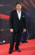 Расселл Кроу (Russell Crowe) Man of Steel (El Hombre de Acero) premiere at the Capitol cinema in Madrid, 17.06.13 (46xHQ) 968eef358749549