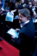 Расселл Кроу (Russell Crowe) Man of Steel (El Hombre de Acero) premiere at the Capitol cinema in Madrid, 17.06.13 (46xHQ) B278b2358749384