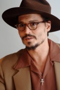 Джонни Депп (Johnny Depp) портрет с пресс конференции "Libertine", 24 ноября 2010 (4xMQ, 2xHQ) 2df609359772469