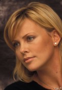 Шарлиз Терон (Charlize Theron) press conference for the movie "Monster" held in Los Angeles, 2003 - 9xHQ Ee95a6360289572
