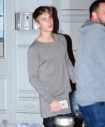 Justin Bieber outside his hotel in New York - 29/10