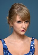 Тейлор Свифт (Taylor Swift) of 'One Chance' poses at the Guess Portrait Studio during 2013 TIFF in Toronto,09.09.13 (13xHQ) 939431363218118