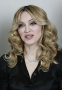 Мадонна (Madonna)  Dave Hogan Portraits (December 13, 2006 in London) (4xHQ) 28c187363228010