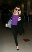 Риз Уизерспун (Reese Witherspoon) LAX airport October 30-2014 (52xHQ) C39b6d363286483