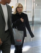 Риз Уизерспун (Reese Witherspoon) Departs out of JFK airport in NY,29.10.2014 (21xHQ) 2c457e364179839