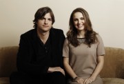 Натали Портман и Эштон Кутчер (Natalie Portman, Ashton Kutcher) фотограф Matt Sayles (2011-01-07) (8xHQ) 4975b0366243514