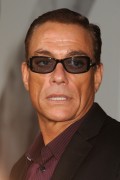 Жан-Клод Ван Дамм (Jean-Claude Van Damme) Premiere of The Expendables 2 at Grauman's Chinese Theatre in Los Angeles,15.08.2012 - 77хHQ 87e3ee371204134