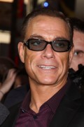 Жан-Клод Ван Дамм (Jean-Claude Van Damme) Premiere of The Expendables 2 at Grauman's Chinese Theatre in Los Angeles,15.08.2012 - 77хHQ A3be60371204434