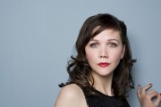 Мэгги Джилленхол (Maggie Gyllenhaal) фото к фильму Тёмный рыцарь (The Dark Knight, 2008) - 32xHQ 4ae60a381035311