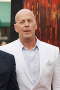 Брюс Уиллис (Bruce Willis) attends Red 2 premiere held at Westwood Village in Los Angeles, July 11, 2013 - 10xHQ 2ca4ac381276284