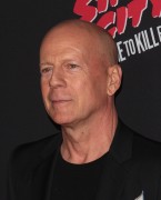 Брюс Уиллис (Bruce Willis) Sin City A Dame to Kill For Premiere, TCL Chinese Theater, 2014 - 70xHQ 520237381274800