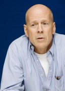 Брюс Уиллис (Bruce Willis) Red - Photocall, New York City, 10.03.2010 - 6xHQ Bd432f381284887
