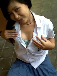 Gadis, SMA, buka, dikit