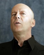 Брюс Уиллис (Bruce Willis)  Live Free or Die Hard press conference (Los Angeles, June 1, 2007) 24f152381916821