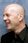 Брюс Уиллис (Bruce Willis)  Live Free or Die Hard press conference (Los Angeles, June 1, 2007) 2c4ffb381916686
