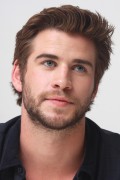 Лиам Хемсворт (Liam Hemsworth) 'The Hunger Games Catching Fire' Press Conference (Four Seasons Hotel in Beverly Hills (November 8, 2013) 2d142b381922234