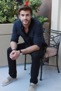 Лиам Хемсворт (Liam Hemsworth) 'The Hunger Games Catching Fire' Press Conference (Four Seasons Hotel in Beverly Hills (November 8, 2013) 726b4f381922147