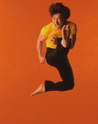 Джеки Чан (Jackie Chan) - photoshoot - 4xHQ E03595382421982