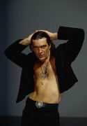 Антонио Бандерас (Antonio Banderas) фотограф Douglas Kirkland, 1995 (3хHQ) 3c8c5a384251490