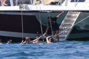 Тейлор Свифт (Taylor Swift) on a boat, Maui, Hawaii, 2015.1.24 (57xHQ) 808fde386396857
