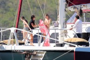 Тейлор Свифт (Taylor Swift) on a boat, Maui, Hawaii, 2015.1.24 (57xHQ) A9c647386397266