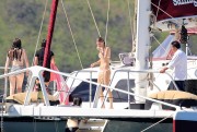 Тейлор Свифт (Taylor Swift) on a boat, Maui, Hawaii, 2015.1.24 (57xHQ) Bf96d3386397134