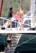 Тейлор Свифт (Taylor Swift) on a boat, Maui, Hawaii, 2015.1.24 (57xHQ) D9d9c6386397177