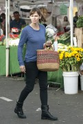 Дженнифер Гарнер (Jennifer Garner) Shops at Farmer's Market in Pacific Palisades, 07/12/2014 (13xHQ) 2b81e2387412391