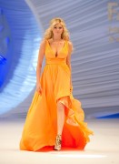 Кейт Аптон (Kate Upton) walking the runway at Liverpool Fashion Fest AW 2012 in Mexico City, 01.03.2012 (48xHQ) 10447b393942001