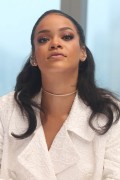 Рианна (Rihanna) Home Press Conference, Mandarin Oriental Hotel, New York City, 3.14.2015 (53xHQ) (4xHQ) 3cf105398648224