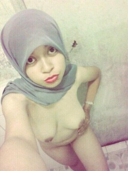 cewek jilbab bugil