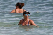 Бритни Спирс (Britney Spears) Wearing a Bikini in Hawaii, 26.03.15 (93xHQ) 21cab4400432583