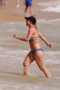 Бритни Спирс (Britney Spears) Wearing a Bikini in Hawaii, 26.03.15 (93xHQ) 497526400432483