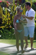 Бритни Спирс (Britney Spears) Wearing a Bikini in Hawaii, 26.03.15 (93xHQ) 6a2f89400432740