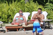 Бритни Спирс (Britney Spears) Wearing a Bikini in Hawaii, 26.03.15 (93xHQ) F0c9d4400432798