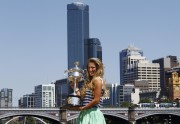 Виктория Азаренко (Victoria Azarenka) Australian Open Champion Photocall (Melbourne, 29.01.2012) (60xHQ) F391dc519772183